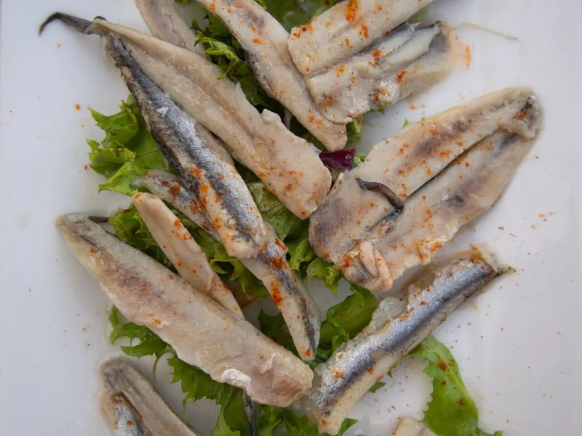 Marinerad ansjovis serverad på Kreta