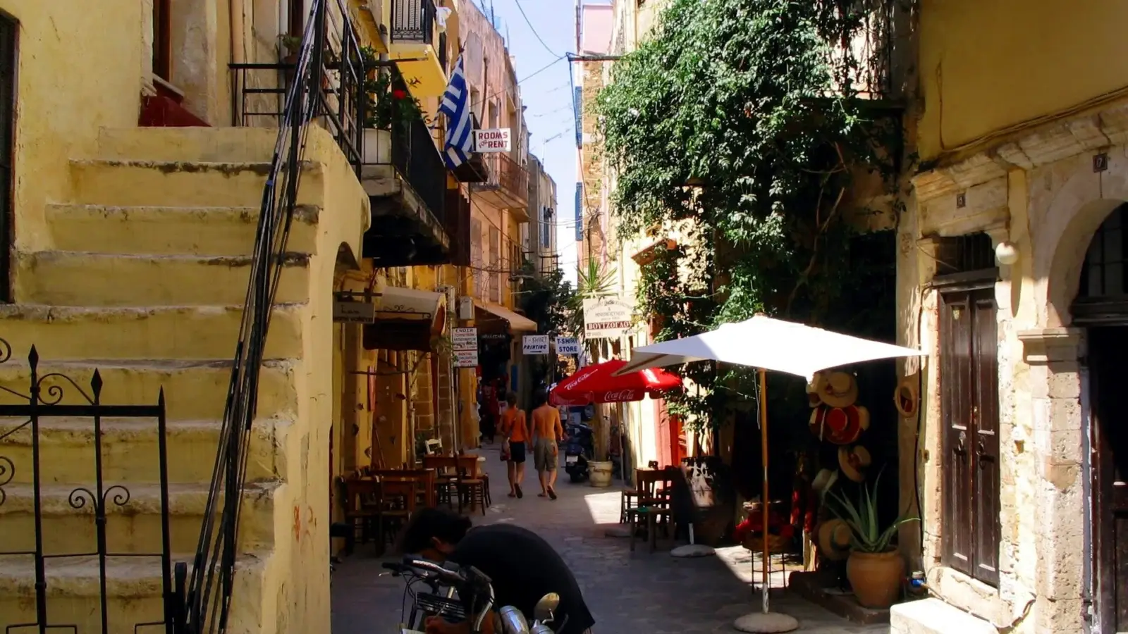 Gata i Chania med lokala verksamheter