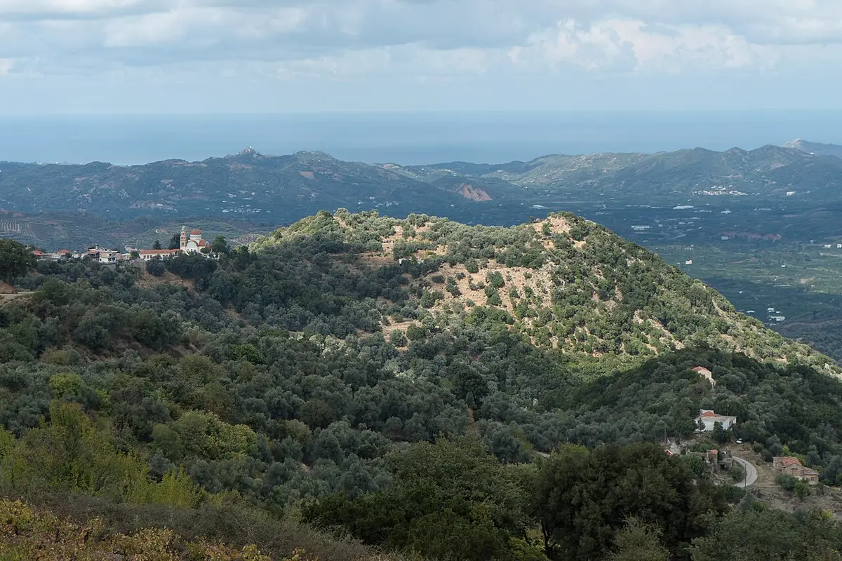 Väg i Chaniaregionen på västra Kreta