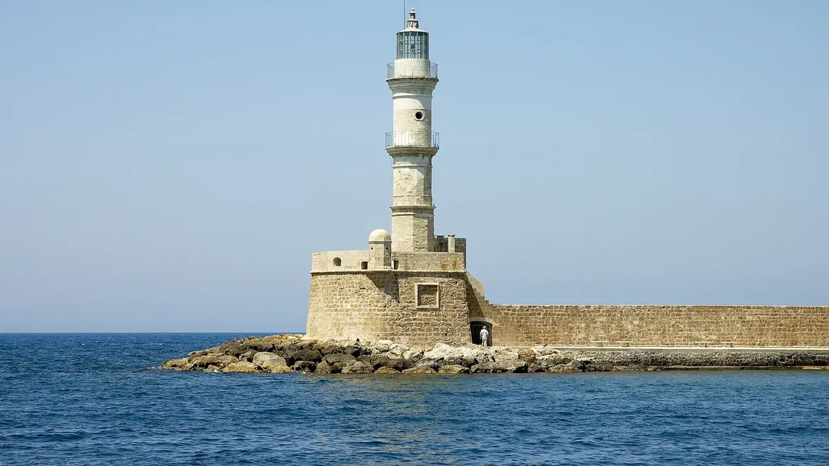Fyren i gamla hamnen i Chania