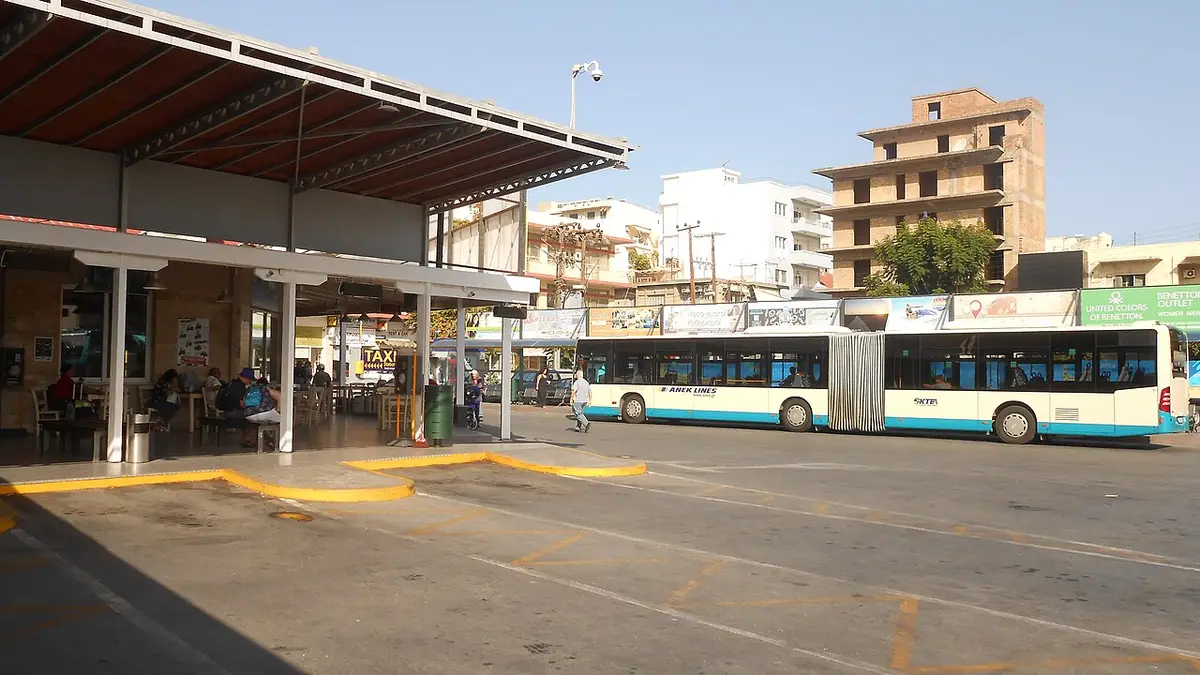 Bussar vid den centrala busstationen i Chania